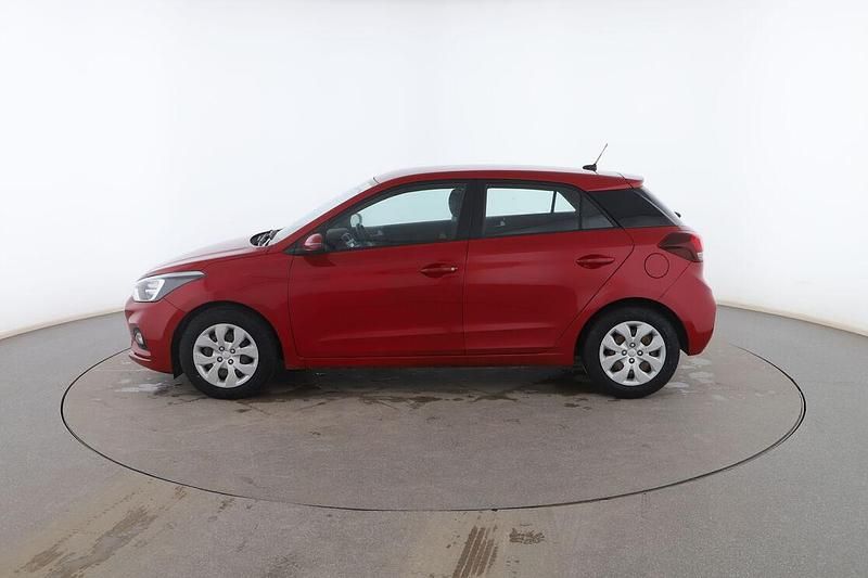 Usado Hyundai i20 75 HP (55 kW) 2019 Vermelho Sedan
