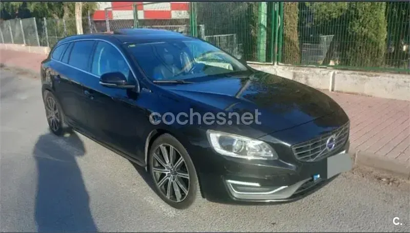 Usado Volvo V60 285 CV (209 kW) 2015 Negro Familiar
