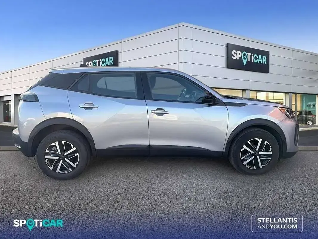 Usado Peugeot 2008 Active 102 CV (75 kW) 2023 Gris SUV