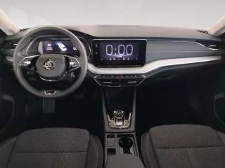 Usado Skoda Octavia Selection 150 CV (110 kW) 2024 Rojo Berlina