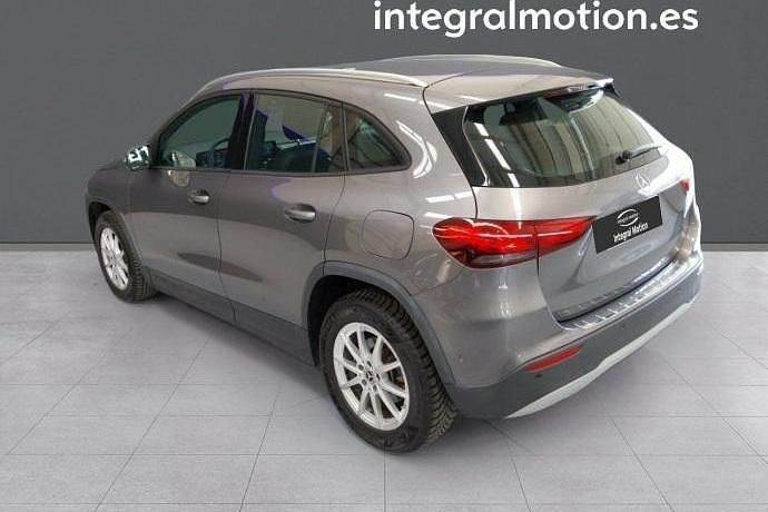 Usado Mercedes GLA180 Business 116 CV (85 kW) 2020 Gris SUV