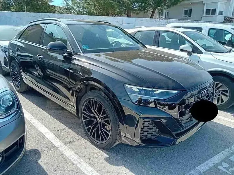 Usado Audi Q8 Ambiente 286 CV (210 kW) 2024 Negro SUV