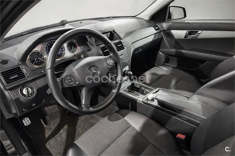 Usado Mercedes C200 136 CV (100 kW) 2009 Gris / plata Familiar
