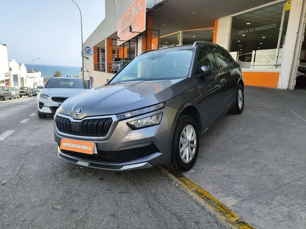 Usado Skoda Kamiq Selection 150 CV (110 kW) 2023 Gris SUV