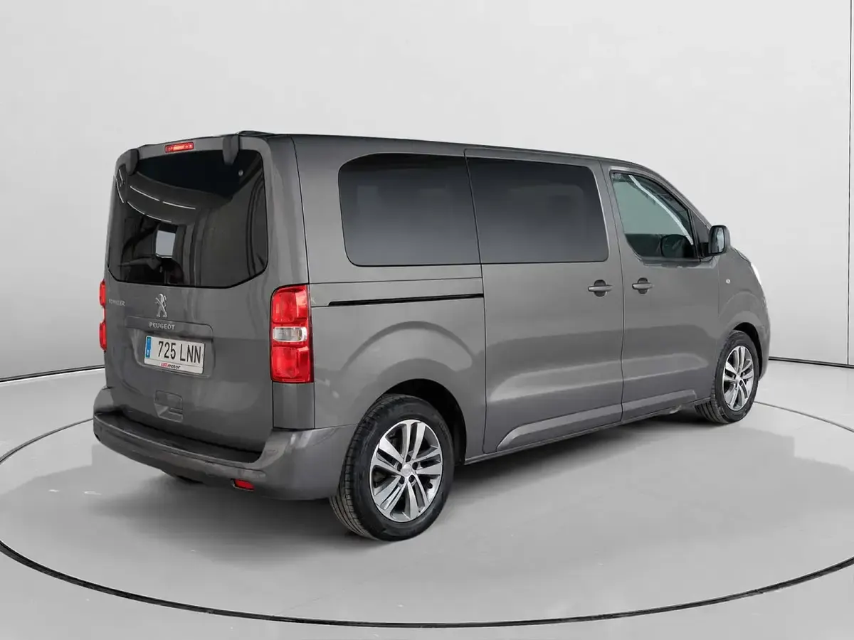 Usado Peugeot Traveller Active 150 CV (110 kW) 2021 Gris Monovolumen