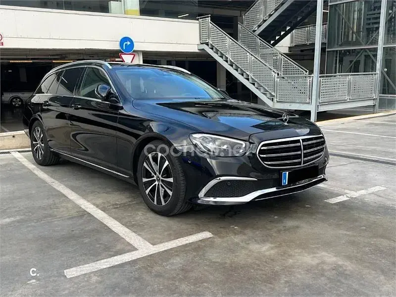 Usado Mercedes E200 160 CV (117 kW) 2021 Negro Familiar