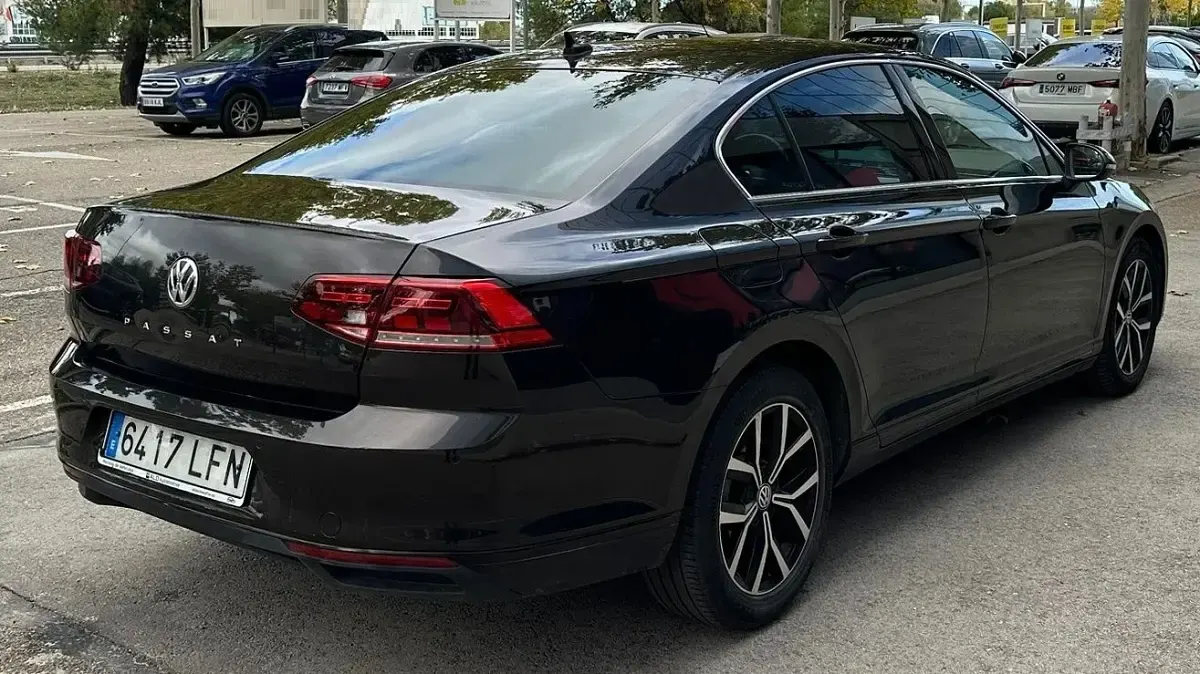 Usado VW Passat Executive 150 CV (110 kW) 2020 Gris Berlina