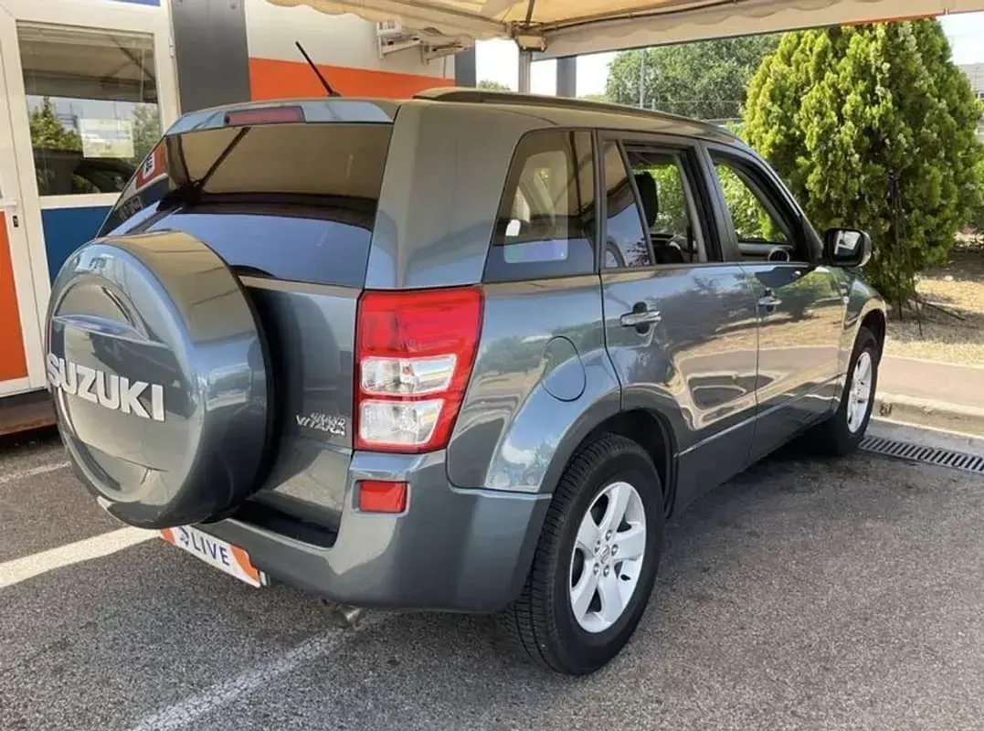 Usado Suzuki Grand Vitara 128 CV (94 kW) 2009 Gris SUV