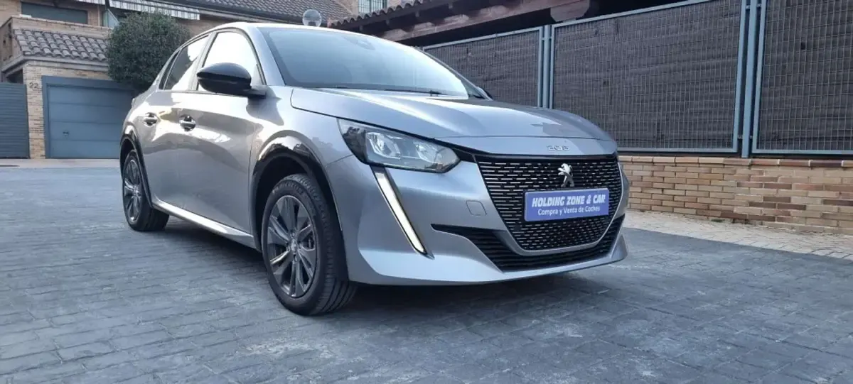 Usado Peugeot e-208 Active 100 kW (136 CV) 2023 Azul Utilitario