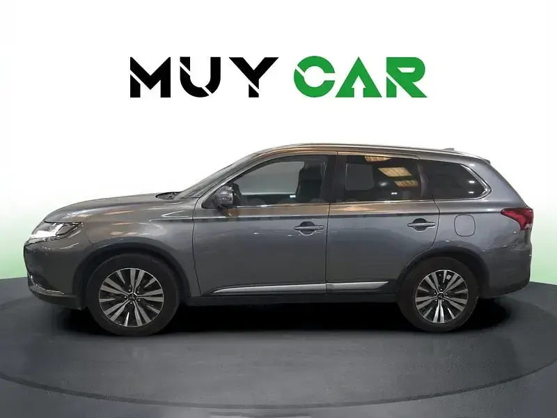 Usado Mitsubishi Outlander Motion 150 CV (110 kW) 2019 Gris / plata SUV