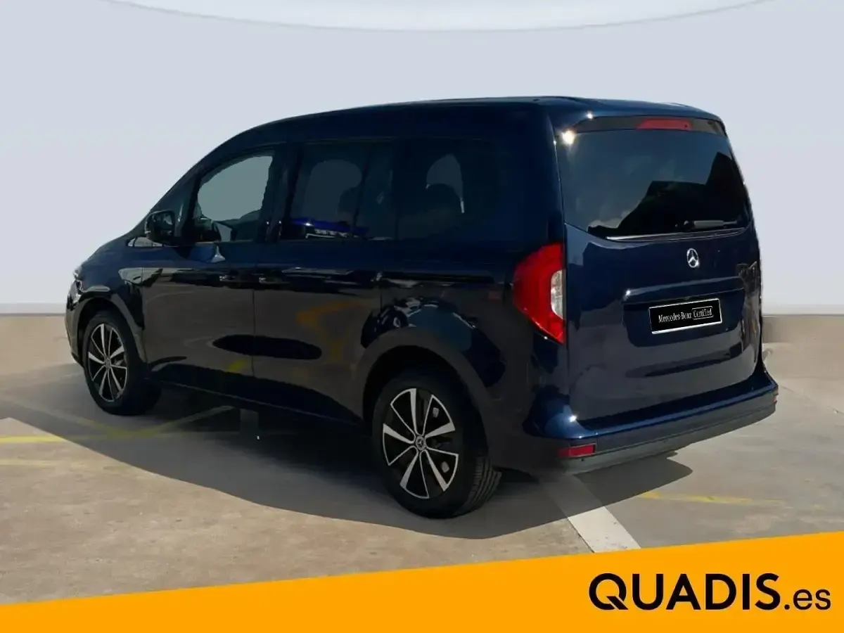 Usado Mercedes T180 116 CV (85 kW) 2024 Azul Monovolumen