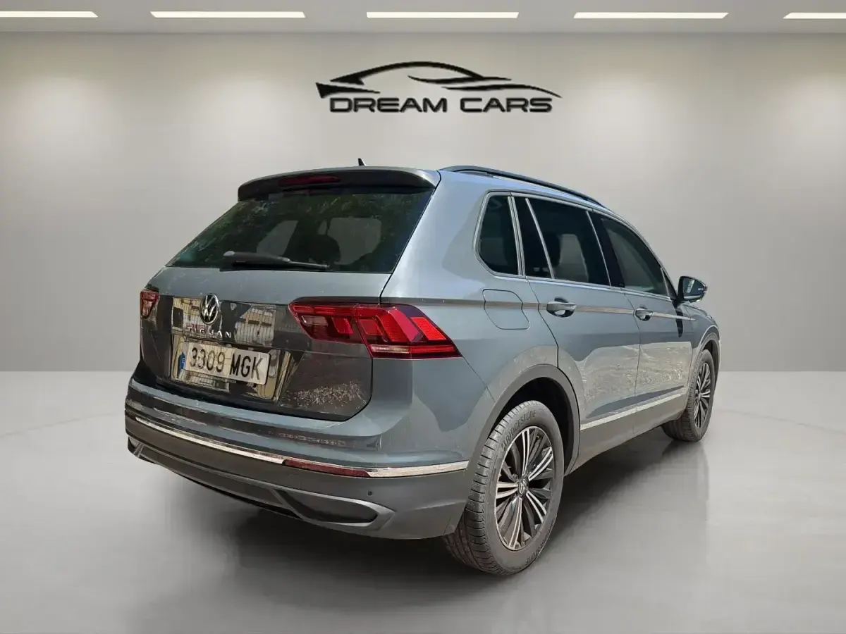 Usado VW Tiguan Life 122 CV (89 kW) 2023 Gris SUV