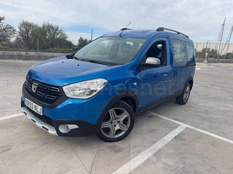 Usado Dacia Dokker Essentiel 102 CV (75 kW) 2019 Azul Monovolumen