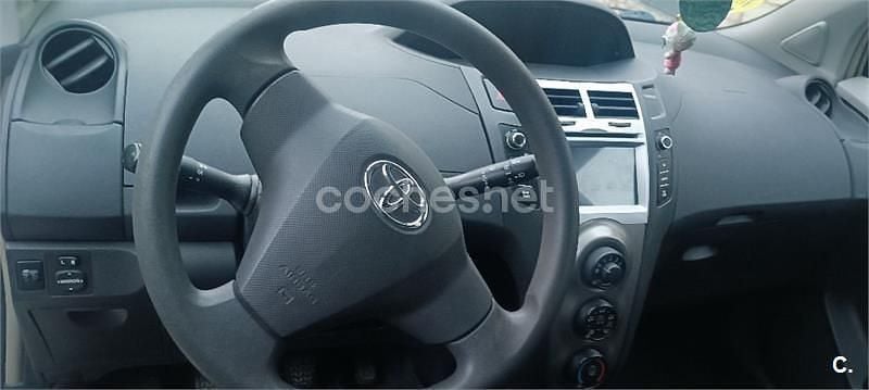 Usado Toyota Yaris 90 CV (66 kW) 2009 Blanco Utilitario