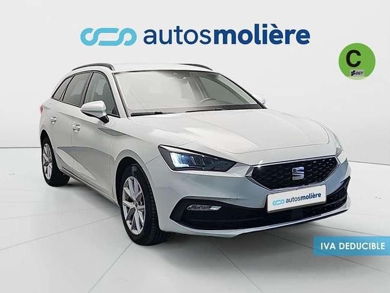 Usado Seat Leon Style 150 CV (110 kW) 2021 Blanco Familiar