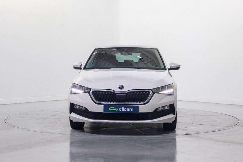 Usado Skoda Scala Selection 116 CV (85 kW) 2023 Blanco Utilitario
