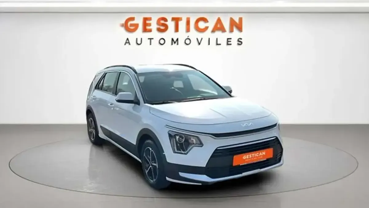 Begagnad Kia Niro 141 HK (103 kW) 2024 Vit SUV