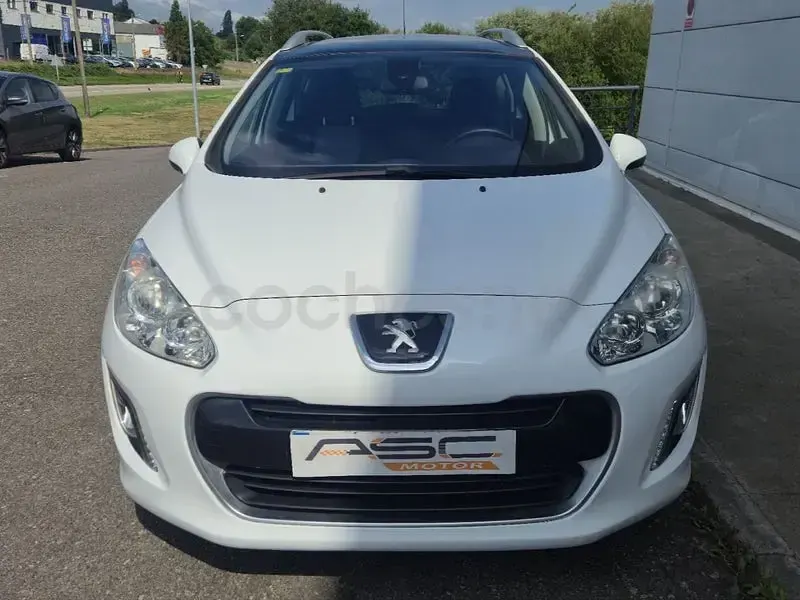 Usado Peugeot 308 SW Active 112 CV (82 kW) 2013 Blanco Familiar
