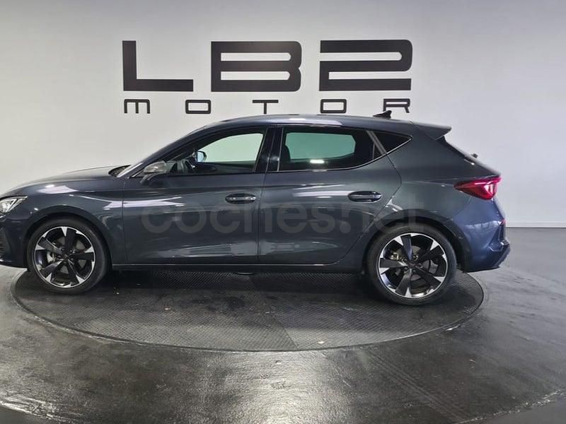 Usado Cupra Leon 190 CV (139 kW) 2023 Gris / plata Berlina