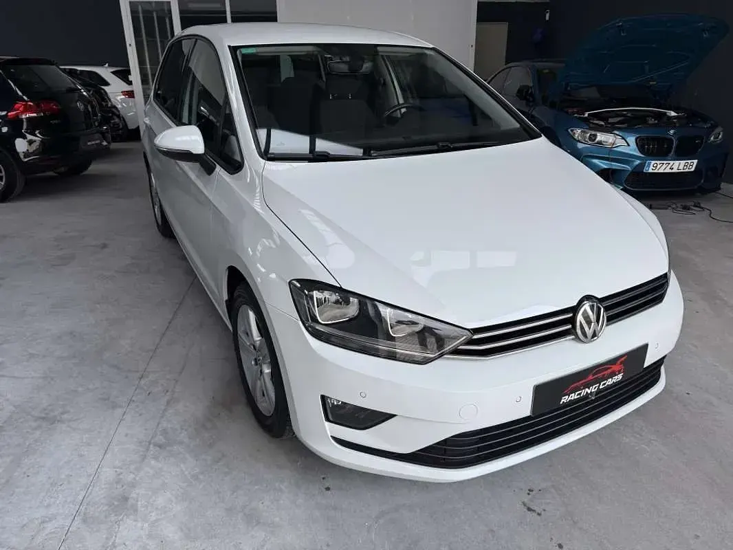 Usado VW Golf Sportsvan Advance 125 CV (91 kW) 2017 Blanco Monovolumen