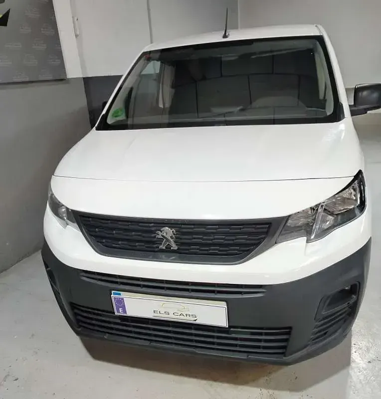 Usado Peugeot Partner S 102 CV (75 kW) 2021 Blanco Monovolumen