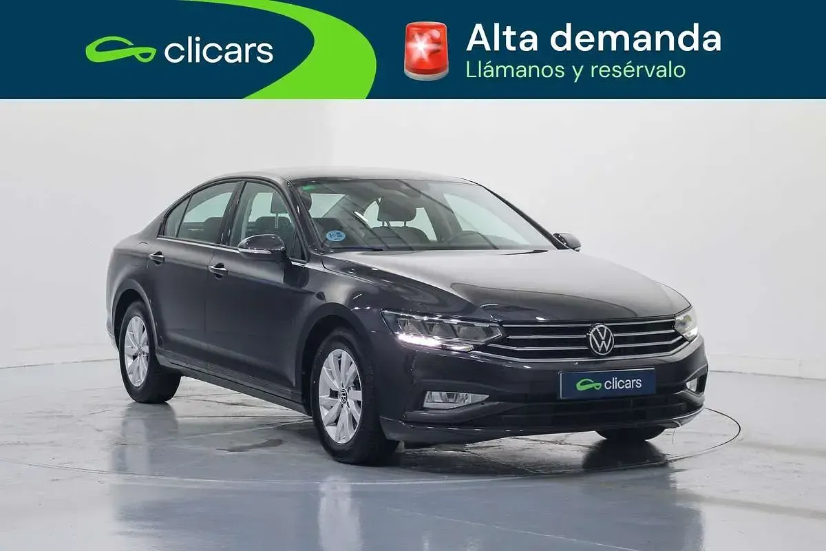 Usado VW Passat Business 122 CV (89 kW) 2022 Gris Familiar