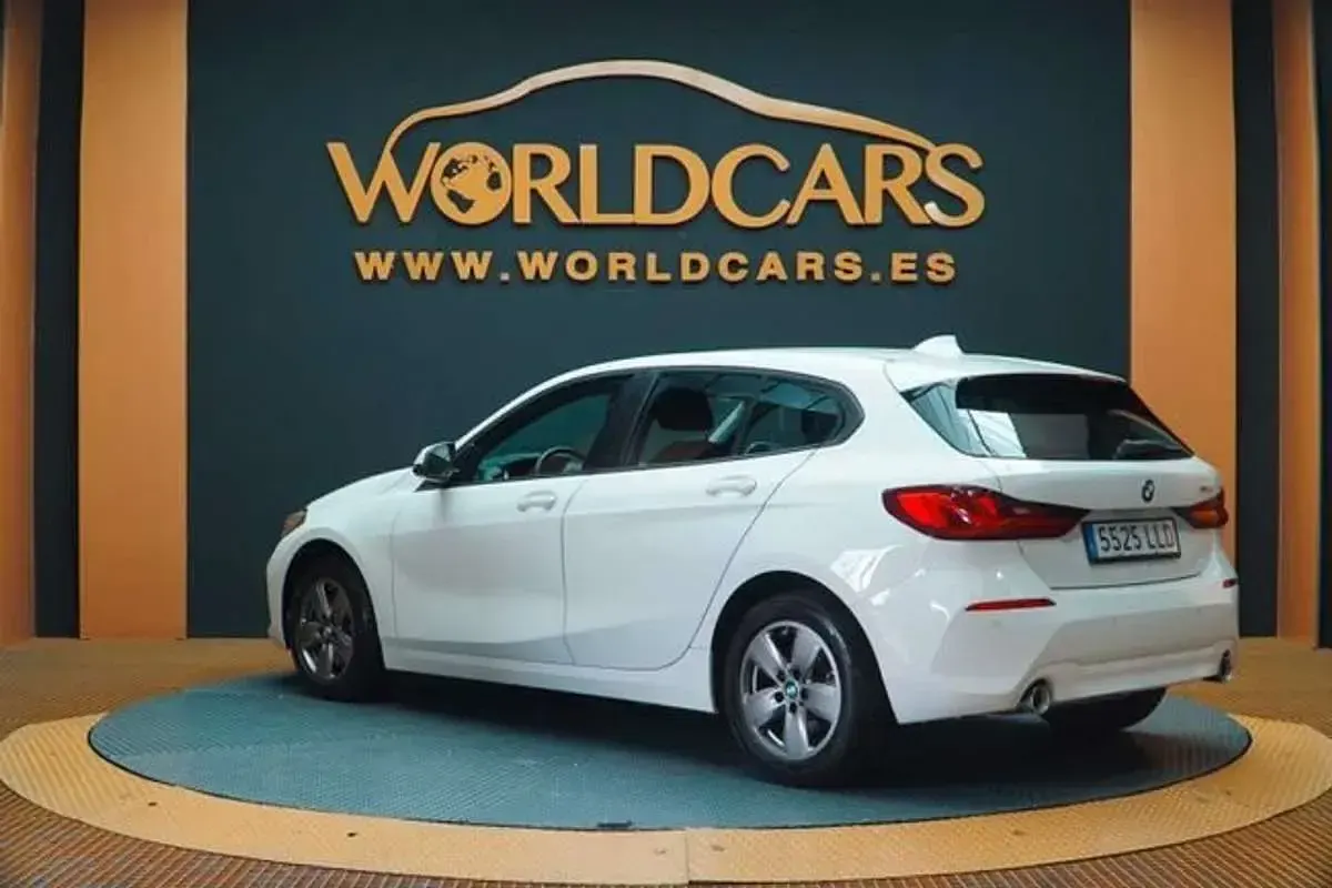 Usado BMW 118 Comfort Edition 150 CV (110 kW) 2020 Blanco Utilitario