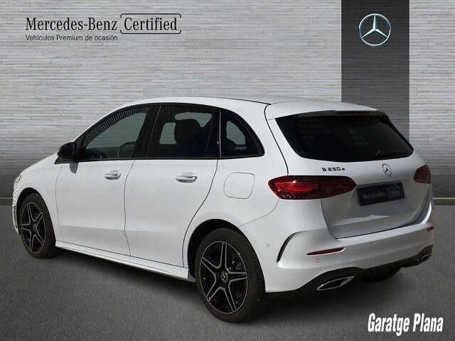 Usado Mercedes B250e AMG line 218 CV (160 kW) 2024 Blanco digital Monovolumen