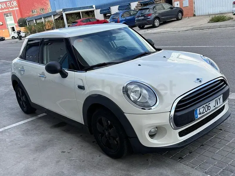 Usado Mini Cooper D 116 CV (85 kW) 2016 Beige Utilitario