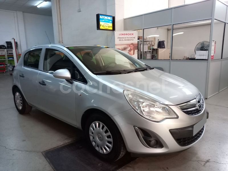 Gris / plata Usado 2011 Opel Corsa Essentia Berlina | 5500 € (Precio justo) - Imagen 1/4