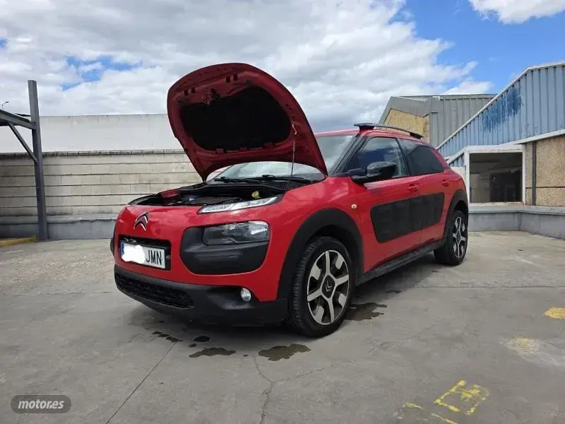 Usado Citroën C4 Feel 100 CV (73 kW) 2016 Rojo SUV