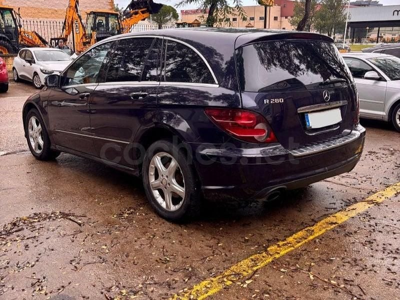 Usado Mercedes R280 190 CV (139 kW) 2008 Azul Monovolumen