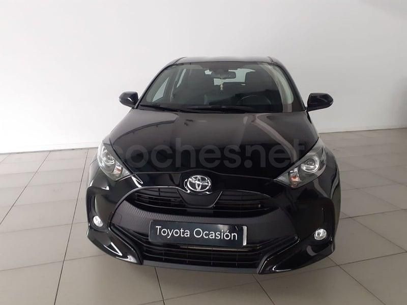 Usado Toyota Yaris Hybrid Active 116 CV (85 kW) 2022 Negro Berlina