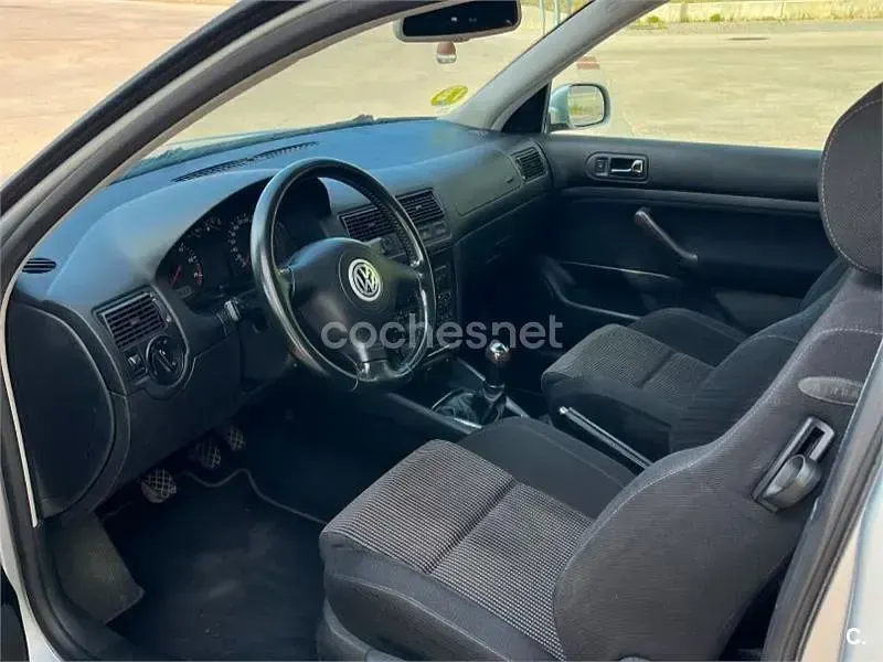 Usado VW Golf IV GTI 150 CV (110 kW) 2003 Gris / plata Berlina