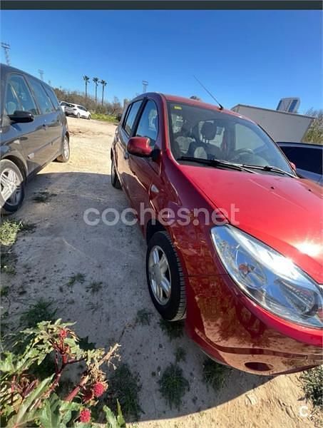 Usado Dacia Sandero Ambiance 90 CV (66 kW) 2008 Rojo Utilitario