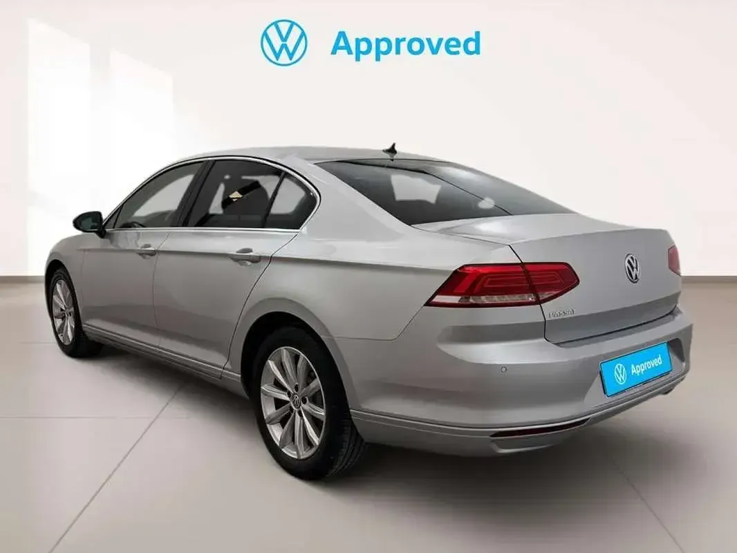 Usado VW Passat Advance 150 CV (110 kW) 2018 Gris Berlina
