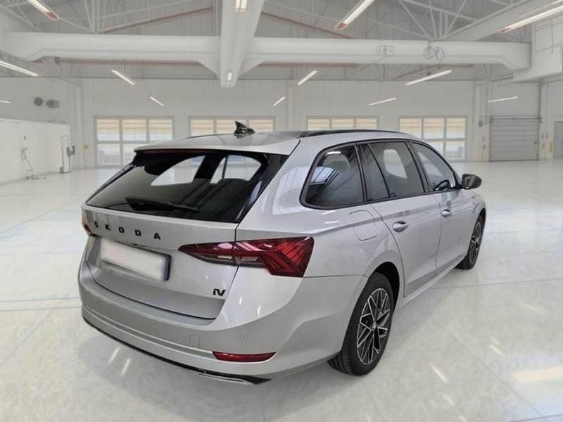 Usado Skoda Octavia 204 CV (150 kW) 2022 Gris Familiar
