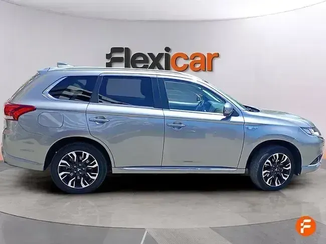 Usado Mitsubishi Outlander P-HEV 203 CV (149 kW) 2017 Gris