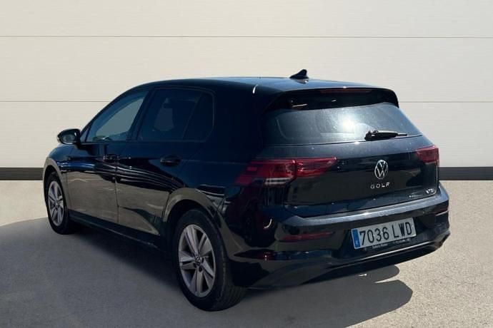 Usado VW Golf VIII Life 111 CV (81 kW) 2022 Negro Berlina