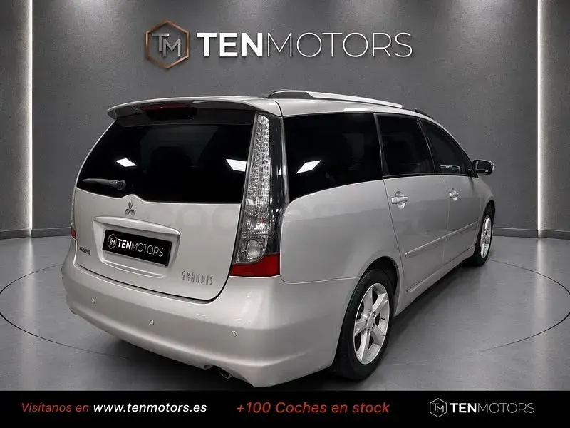 Usado Mitsubishi Grandis Intense 136 CV (100 kW) 2009 Gris / plata Monovolumen