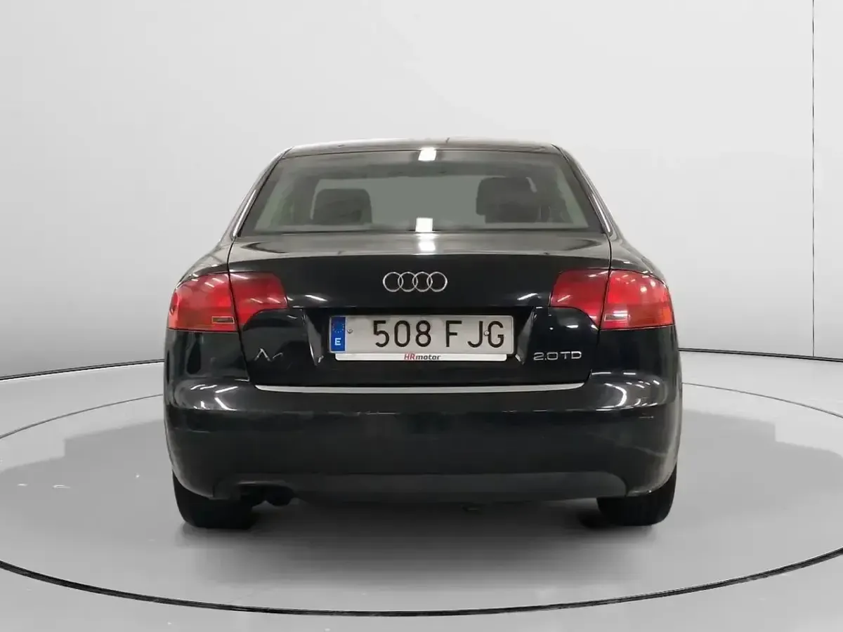 Usado Audi A4 140 CV (102 kW) 2007 Negro Berlina