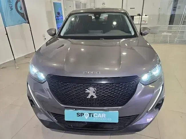 Usado Peugeot 2008 Active 110 CV (80 kW) 2021 Gris / plata SUV