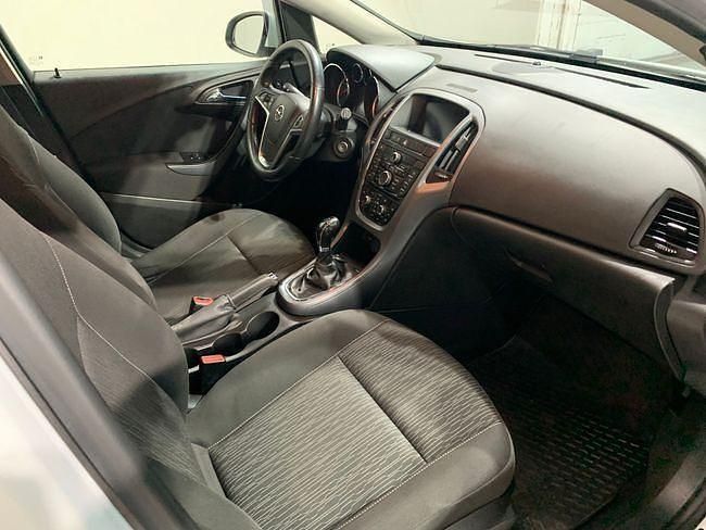 Usado Opel Astra Business 140 CV (102 kW) 2016 Blanco Familiar