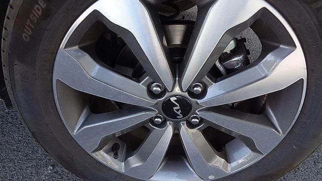 Usado Kia Stonic 100 CV (73 kW) 2025 Gris SUV