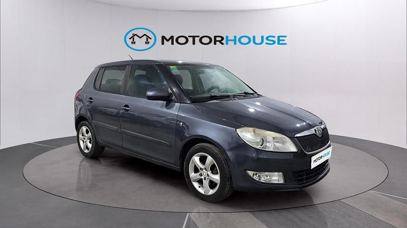 Usado Skoda Fabia Ambition 75 CV (55 kW) 2012 Azul Berlina