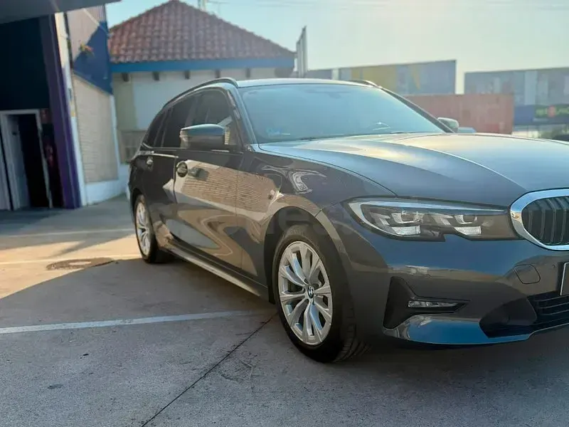 Usado BMW 320 Comfort Edition 190 CV (139 kW) 2021 Gris / plata Familiar