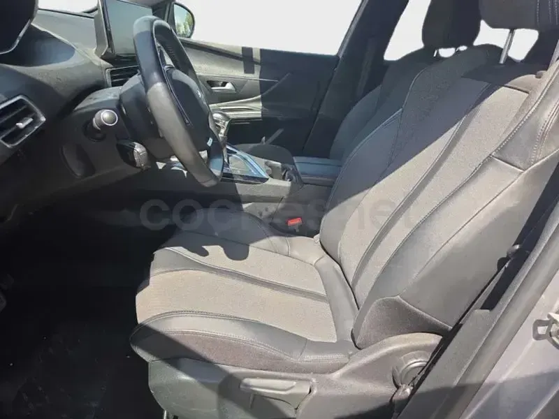 Usado Peugeot 3008 Allure 130 CV (95 kW) 2024 Gris / plata SUV