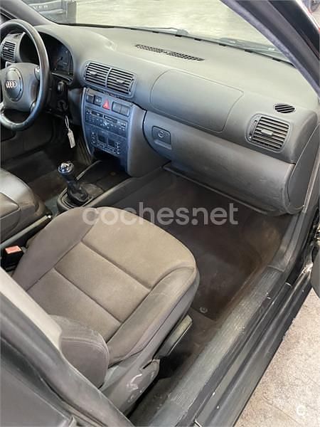 Usado Audi A3 Attraction 100 CV (73 kW) 2004 Negro Utilitario