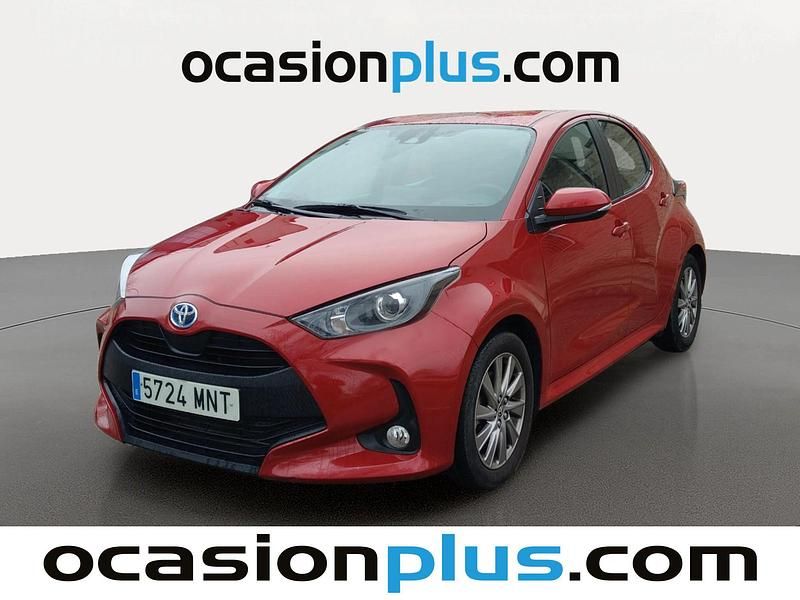 Rojo Usado 2024 Toyota Yaris Hybrid Active Utilitario | 16.910 € (Buen precio) - Imagen 1/4