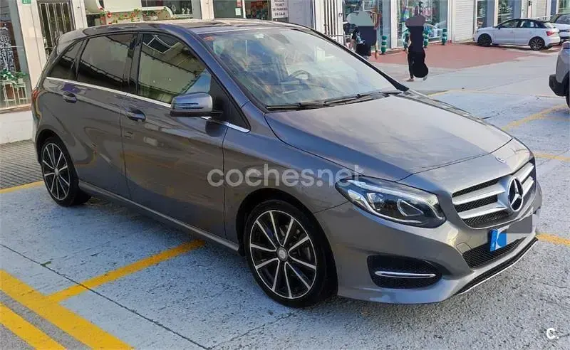 Usado Mercedes B200 136 CV (100 kW) 2017 Gris / plata Utilitario